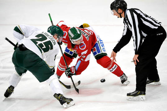 Frölundas Robin Figren och Färjestads Fabian Zetterlund