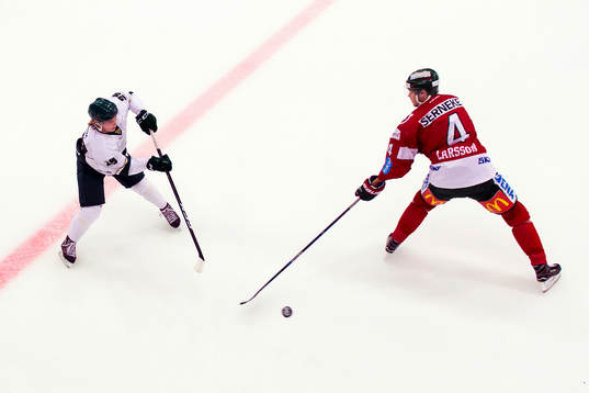 Färjestads Oskar Steen och Frölundas Jacob Larsson