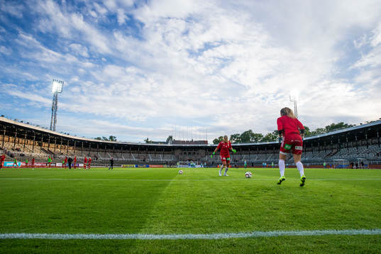 Piteås målvakt Hilda Carlén och målvakt Moa Öhman