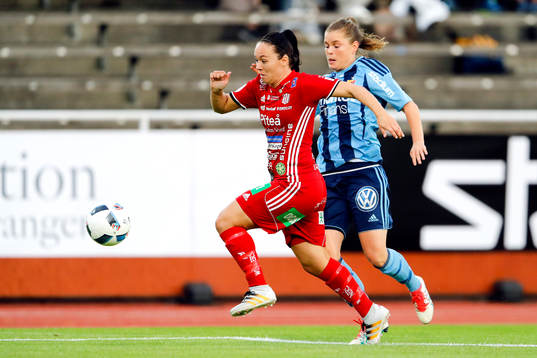 Piteås June Pedersen och Djurgårdens Hanna Lundqvist