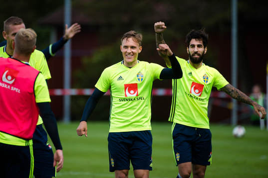 Ludwig Augustinsson och Jimmy Durmaz jublar