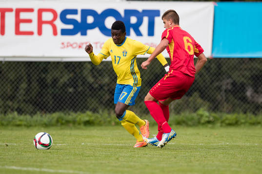 Sveriges Filston Mawana mot Makedoniens Stefan Simonovski