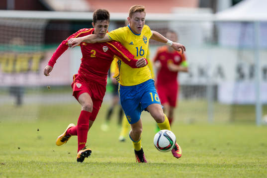 Makedoniens Filip Aleksovski mot Sveriges Dejan Kulusevski