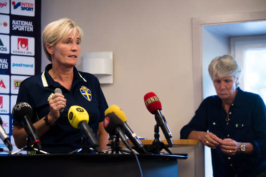 Assisterande förbundskapten Lilie Persson och