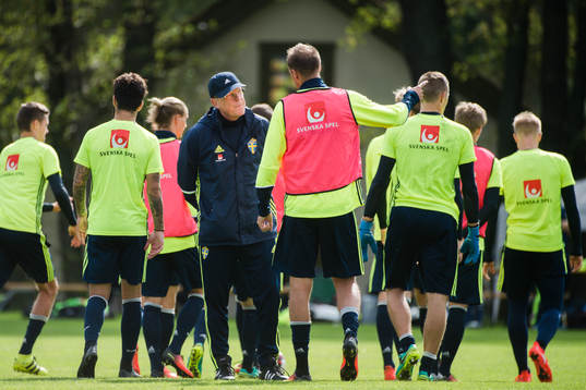 förbundskapten Janne Andersson och Andreas Granqvist