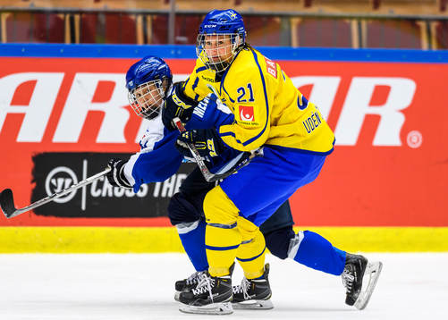 Finlands Linnea Melotindos och Sveriges Erica Udén