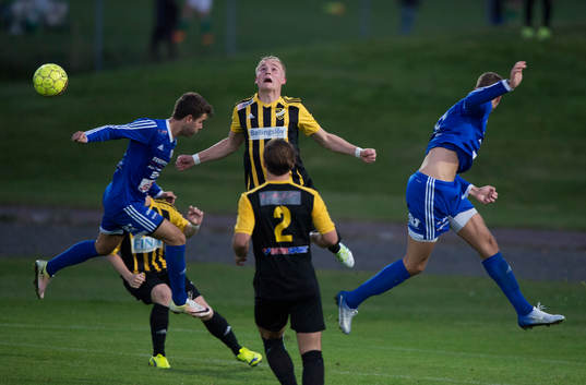 IFK Hässleholms Linus Svensson i matchen i division 2