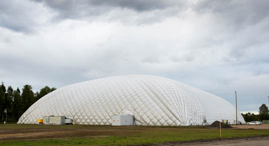 BL Arena är en fotbollshall som egentligen är ett