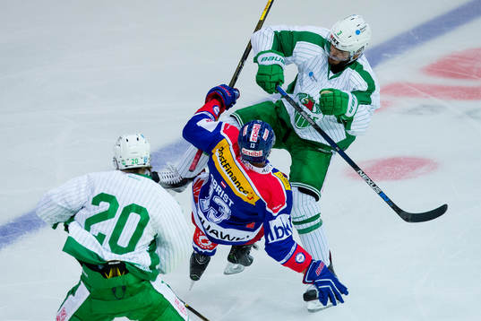 Bläddra bland fler bilder av Ishockey, Träningsmatch, Kloten - Rögle