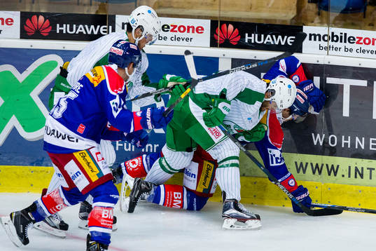 Rögles Alen Bibic och Almen Bibic i kamp mot två Kloten