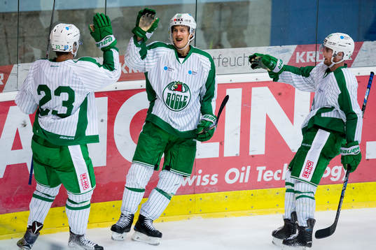 Rögles Sebastian Wännström jublar ihop med Daniel