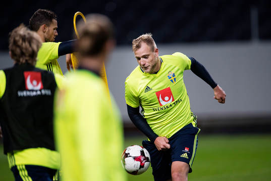 John Guidetti med bollen