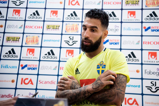Jimmy Durmaz i mixed zone
