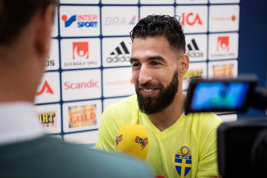 Jimmy Durmaz i mixed zone