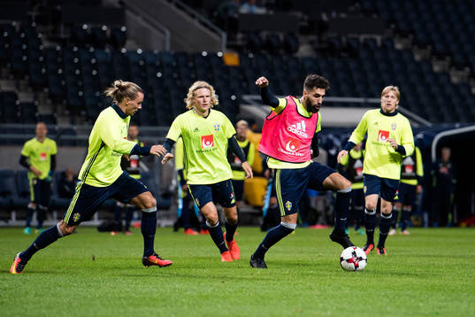Jimmy Durmaz jagas av Niklas Hult