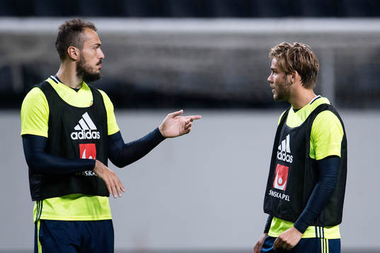 Emir Kujovic och Christoffer Nyman samtalar