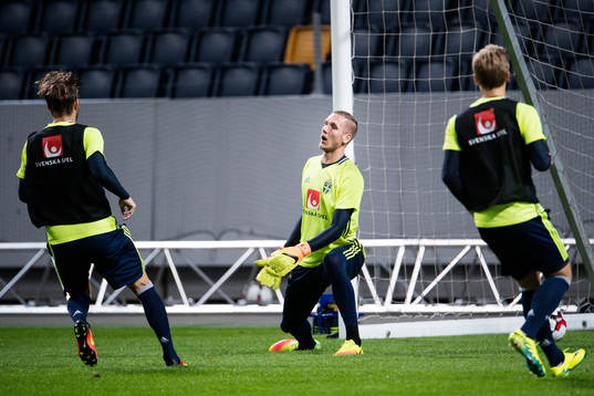 Sveriges målvakt Robin Olsen deppar