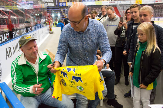 Tre Kronor legends Mikael Andersson (h)