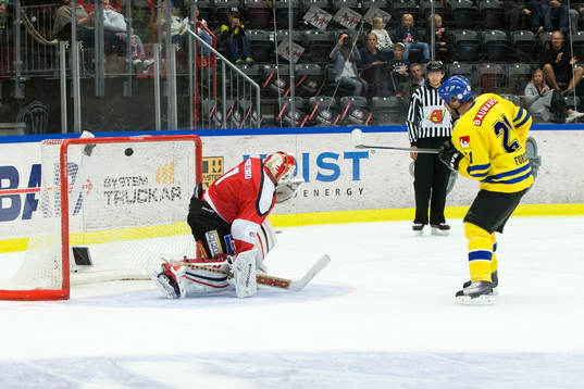 Tre Kronor legends Peter Forsberg sätter en straff bakom