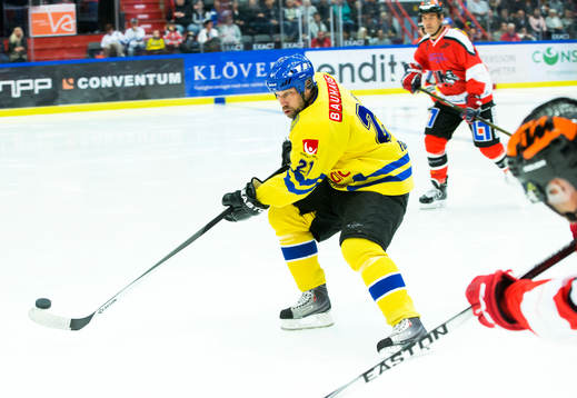 Tre Kronor legends Peter Forsberg i action