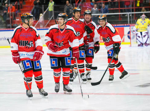 ÖIK miljonkedjans spelare jublar