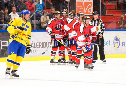 ÖIK miljonkedjans spelare jublar