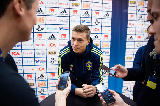 Victor Nilsson Lindelöf i mixed zone