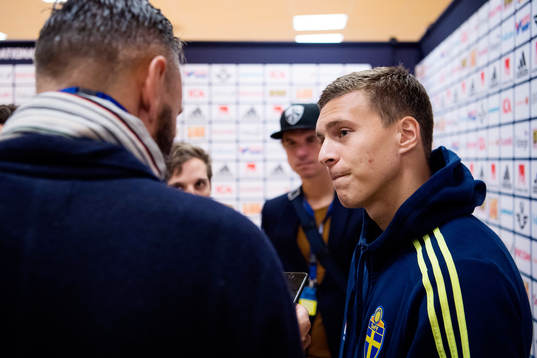 Victor Nilsson Lindelöf i mixed zone