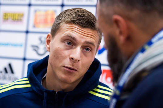 Victor Nilsson Lindelöf i mixed zone