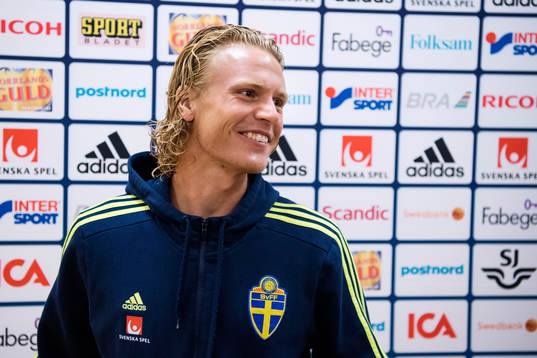 Oscar Hiljemark i mixed zone