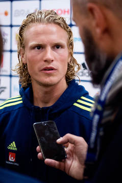 Oscar Hiljemark i mixed zone