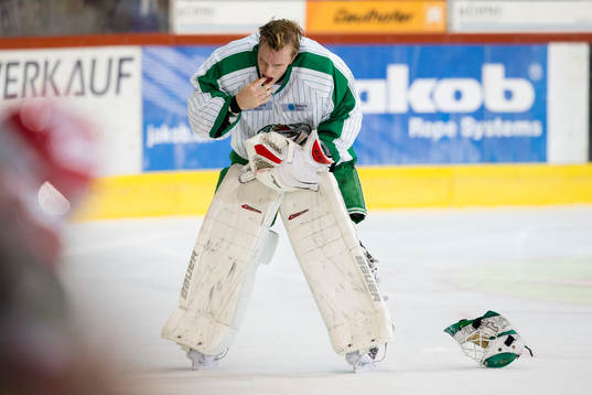 Rögles målvakt Oscar Dansk åker och byter