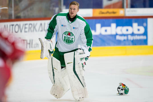 Rögles målvakt Lars Volden kommer in istället för