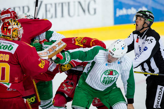 Rögles Viktor Lindgren och Daniel Sylwander i gruff