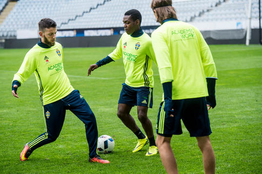 Erdal Rakip och Joel Asoro