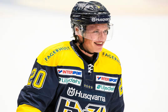 s Lawrence Pilut värmer upp