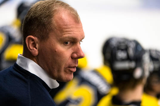 s tränare Johan Lindbom