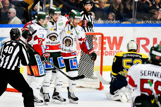 Frölundas spelare jublar