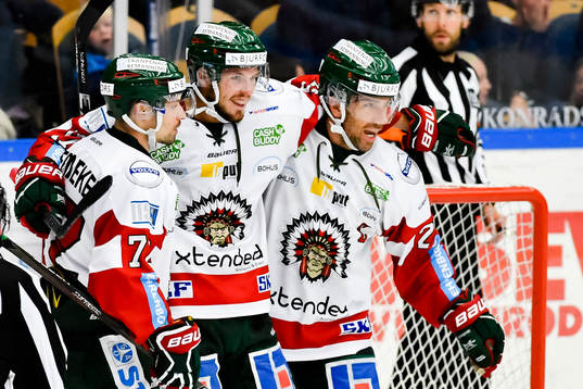 Frölundas spelare jublar