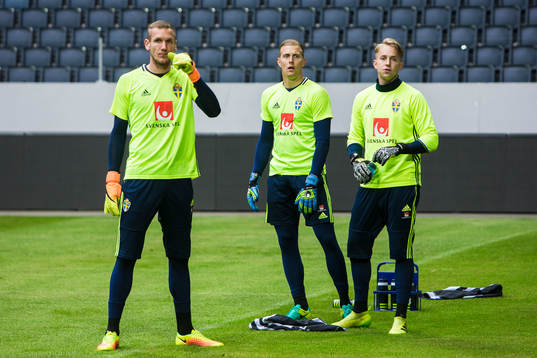 Sveriges målvakter Robin Olsen , Karl-Johan Johnsson och