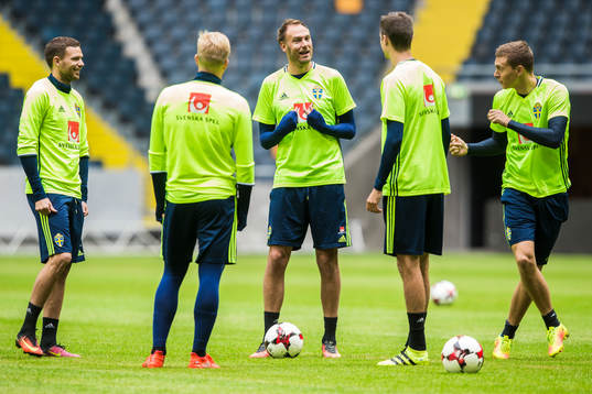 Andreas Granqvist  (i mitten), Marcus Berg , Oscar Wendt ,