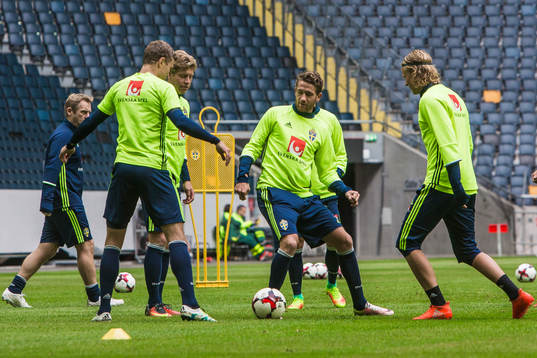 Marcus Rohdén med Alexander Fransson , Viktor Claesson och