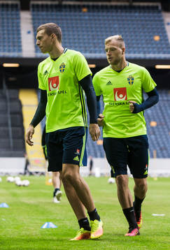 John Guidetti (h) och Victor Nilsson Lindelöf