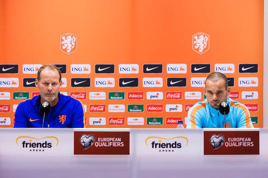 Hollands förbundskapten Danny Blind och Wesley Sneijder