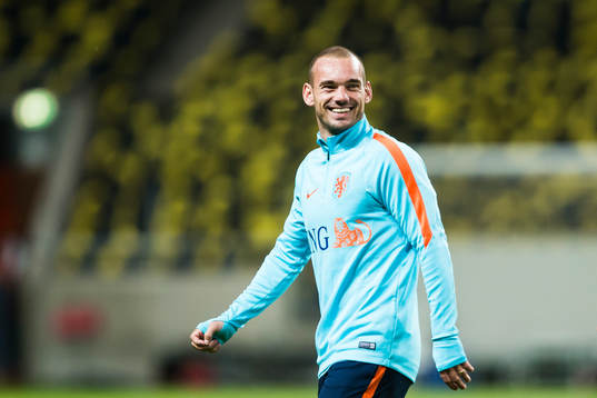 Wesley Sneijder med assisterande tränare Marco van Basten