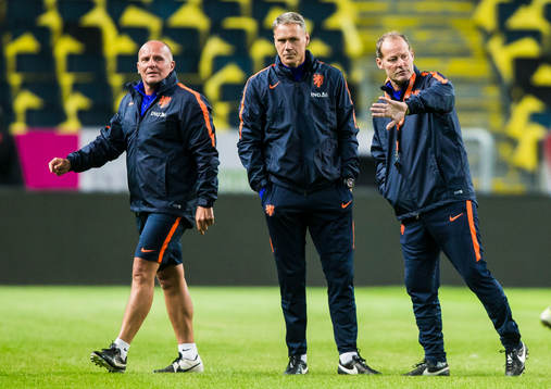 Hollands förbundskapten Danny Blind (h)och assisterande