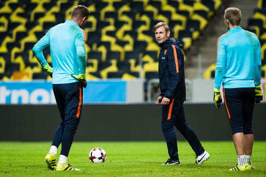 Hollands målvaktstränare Frans Hoek med målvakt Maarten