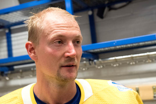 Sveriges Anton Strålman blir intervjuad
