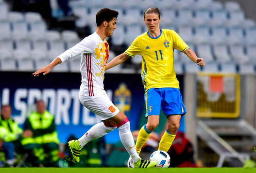 Spaniens Mikel Merino och Sveriges Pawel Cibicki