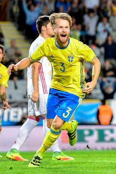 Sveriges Jacob Une Larsson jublar